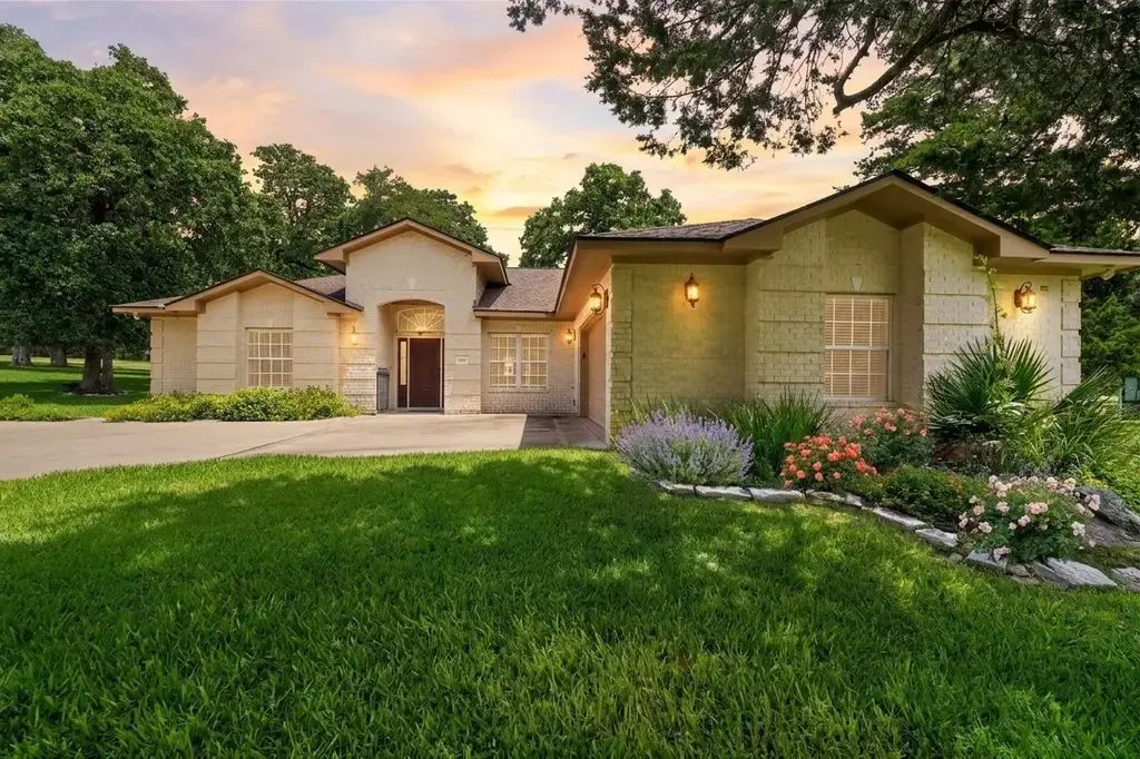 410 Pinehurst Drive, New Ulm