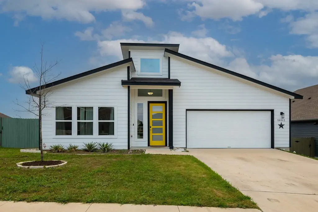 16512 Fetching Avenue, Manor