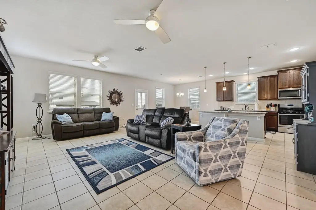 336 Wapiti Road, Buda