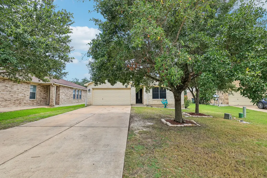 301 Bird Dog Bend, Bastrop
