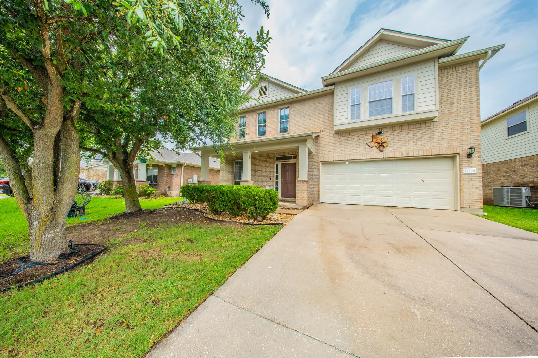Photo of Listing #3390536