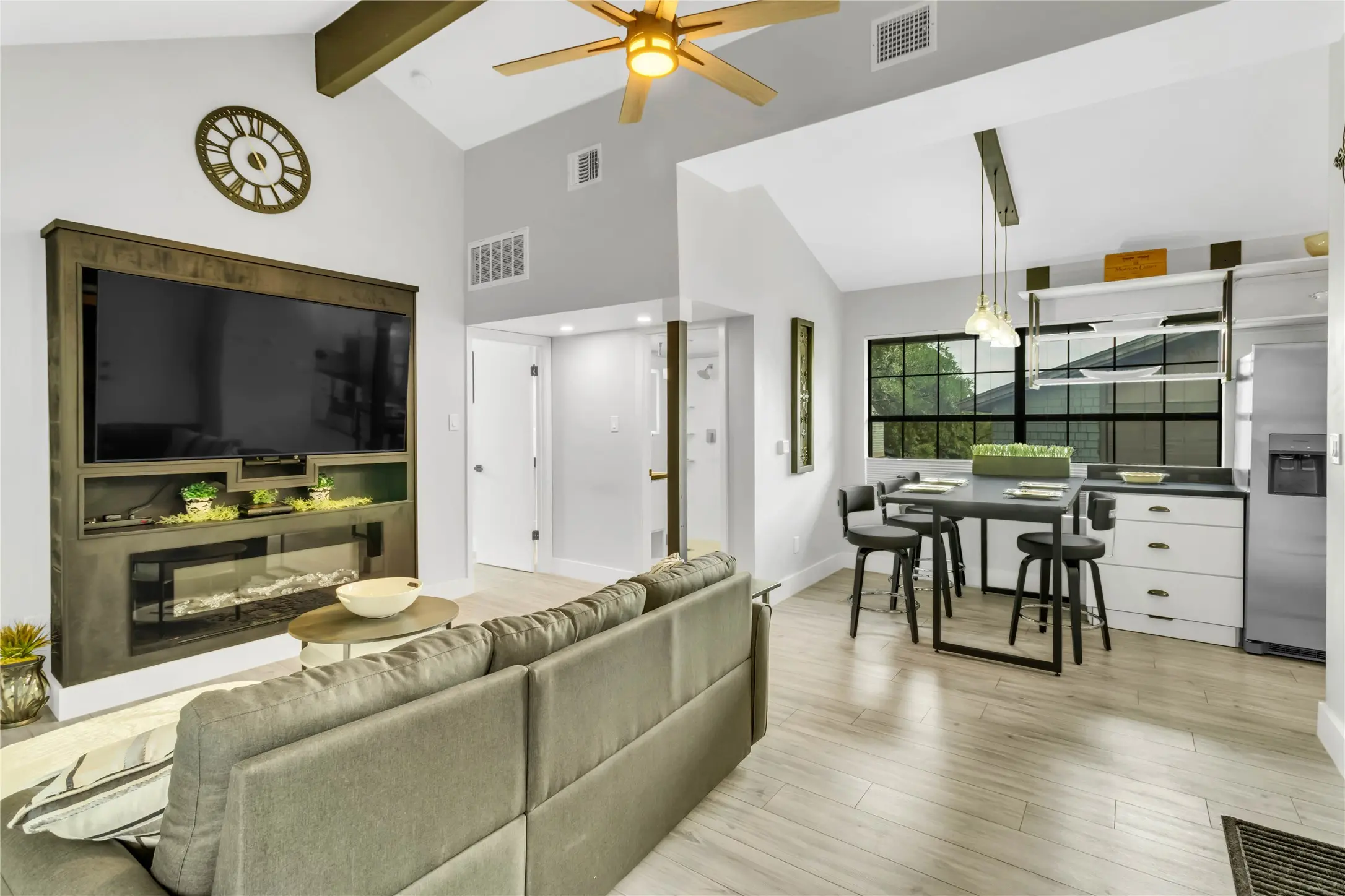 Photo of Listing #1112558