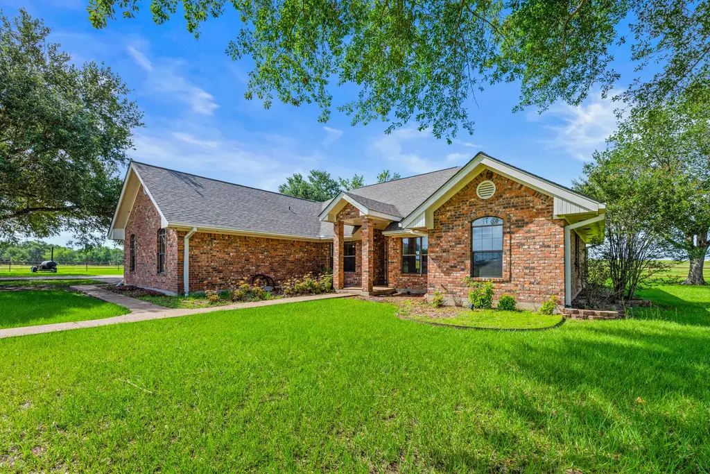 11077 County Road 440, Thorndale