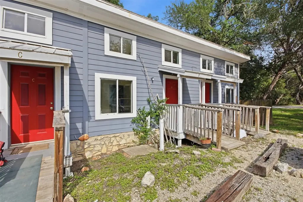 1108 W Mccarty Lane B, San Marcos