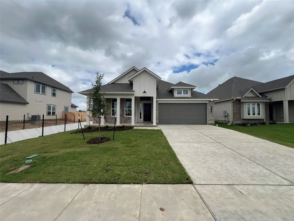 240 Gus Loop, Georgetown
