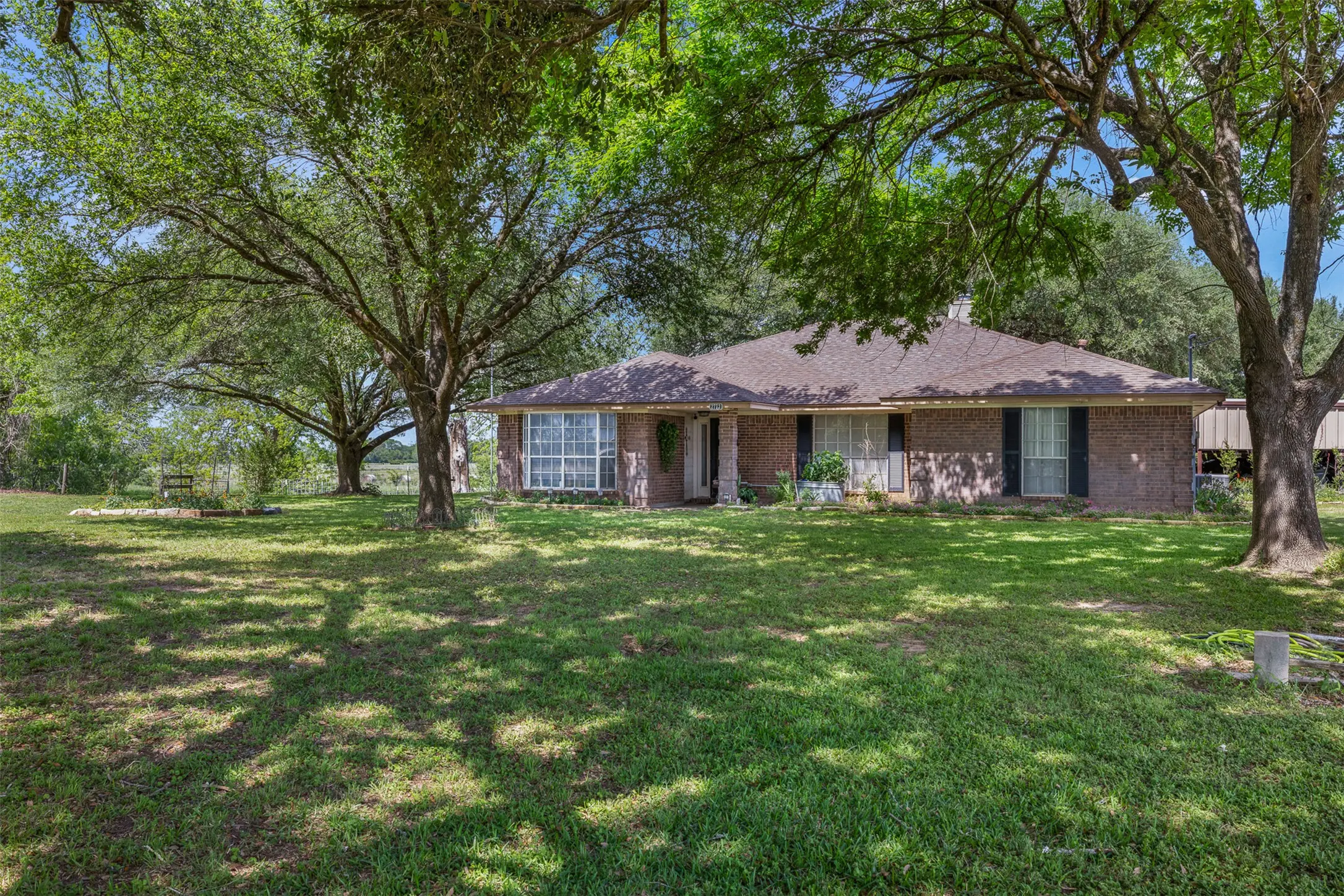 Photo of Listing #3898945