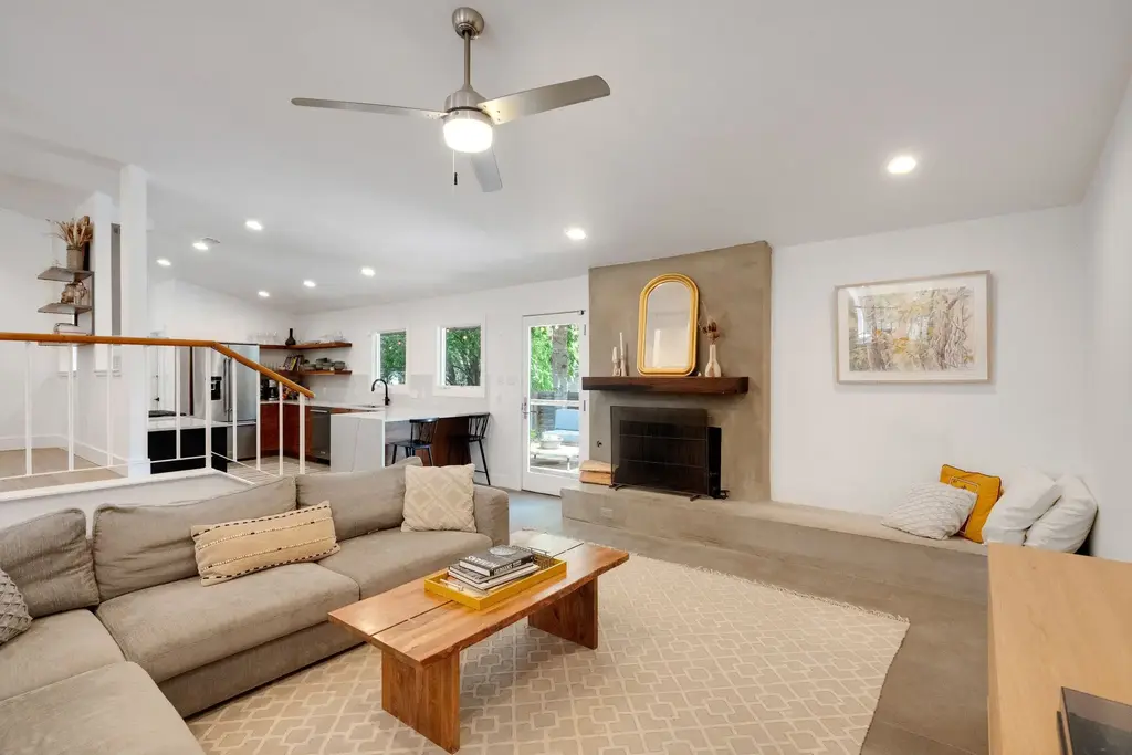 2502 Side Cove, Austin