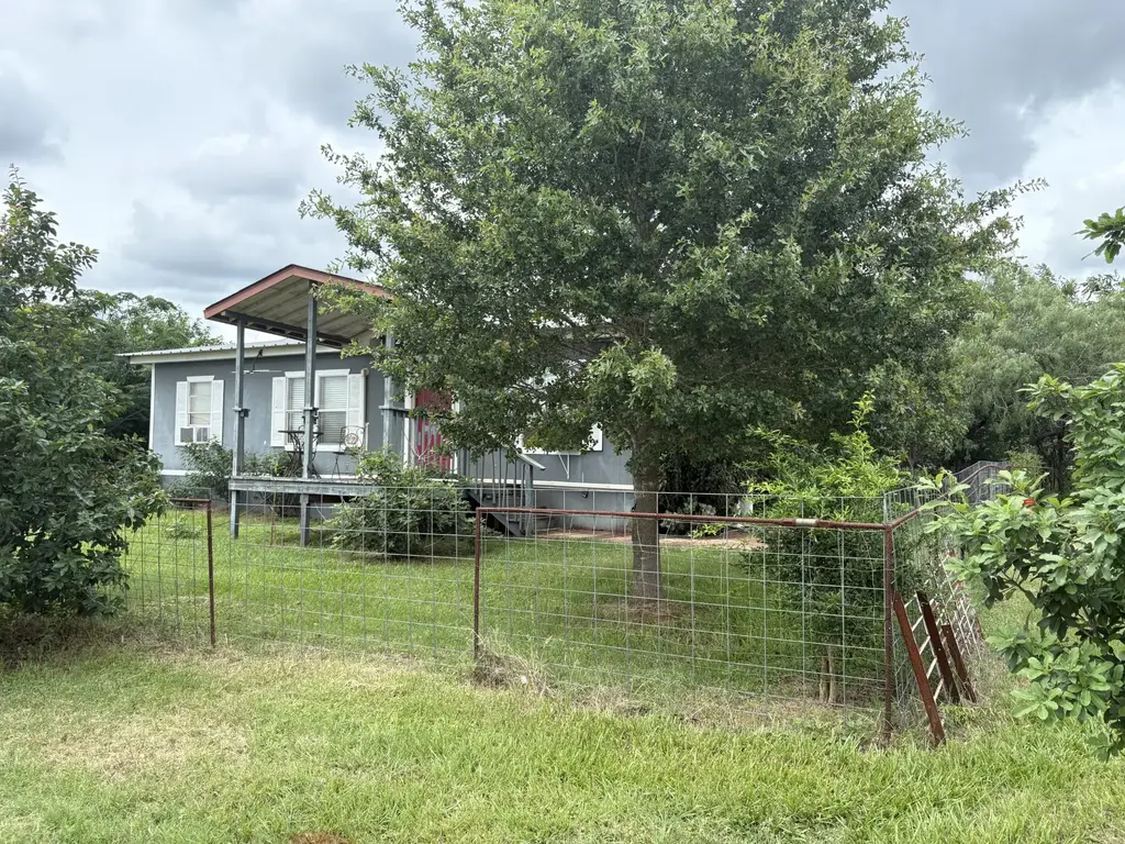 2990 S 304 Highway, Rosanky