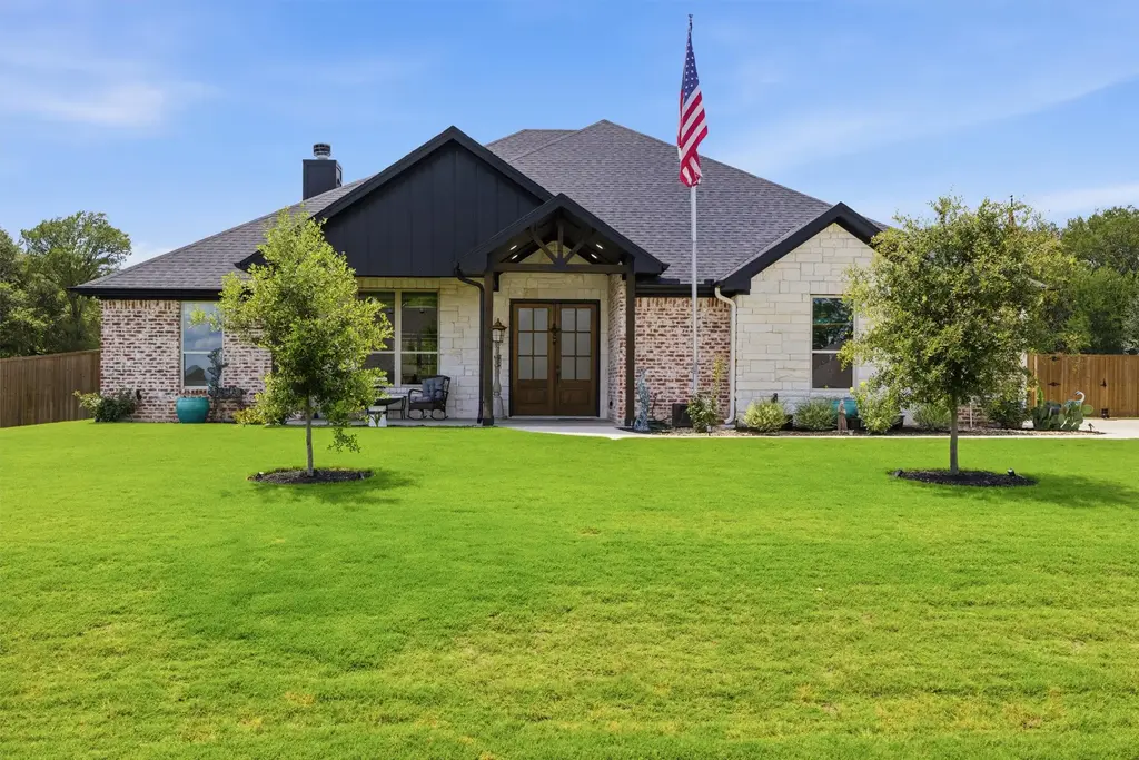 11205 Golden Eagle Avenue, Salado