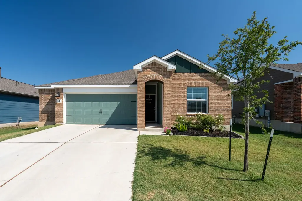 541 Barcelona Street, Kyle