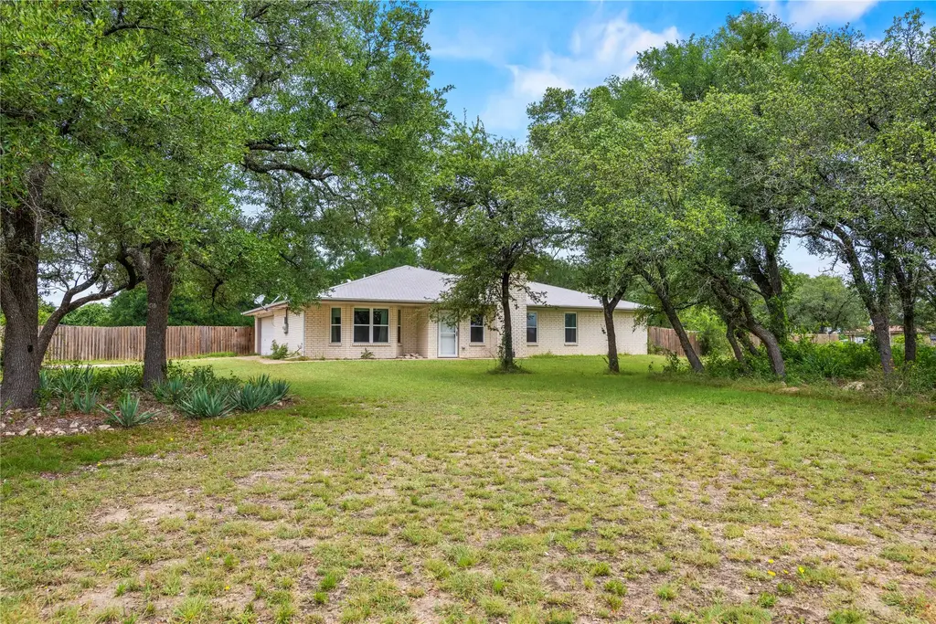 8827 E Highway 190 E, Lampasas