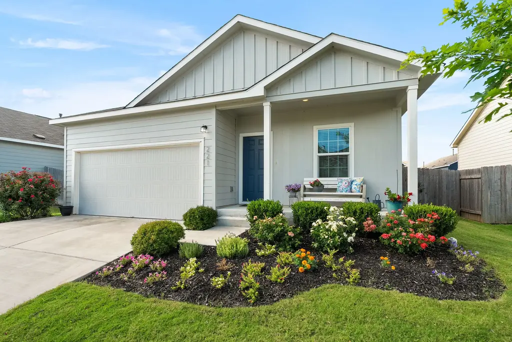 221 Gabriels Bluff Drive, Georgetown