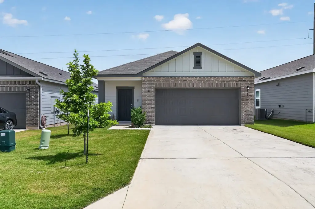 608 Magnum Force Drive, Jarrell