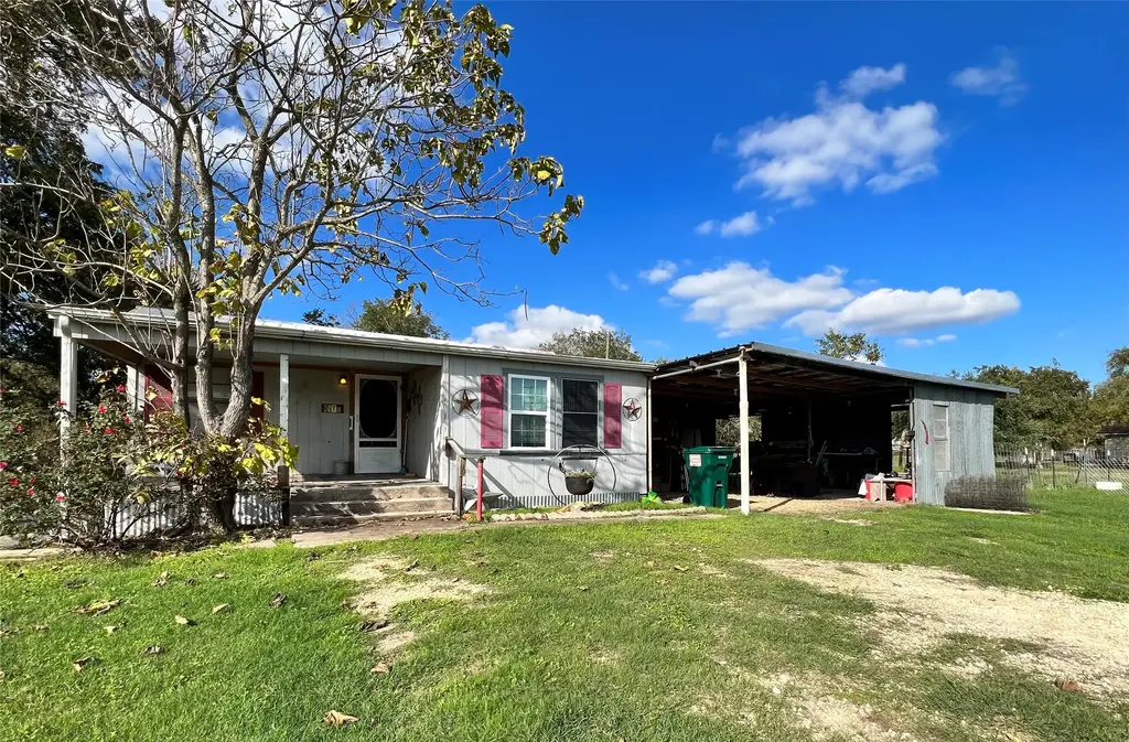 1621 Fm 431, Lott