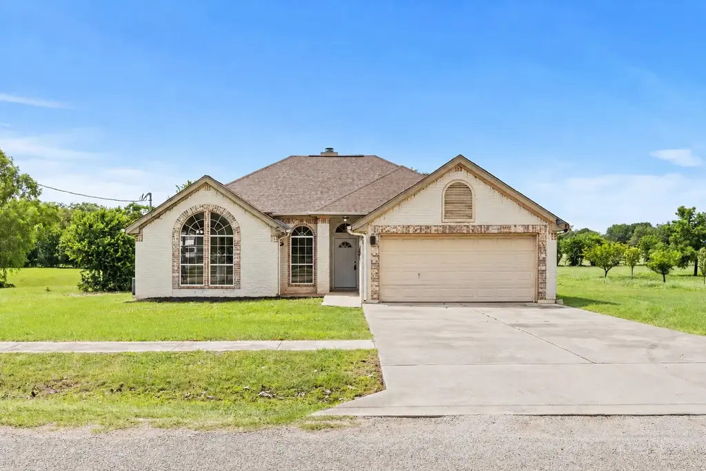 84 Thomas Drive, Martindale