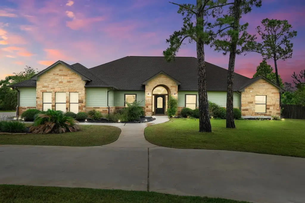 104 Woodland Court, Bastrop