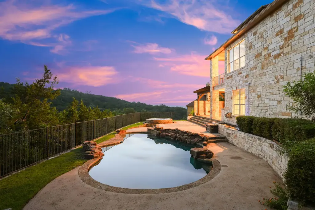 121 Burgess Lane, Austin