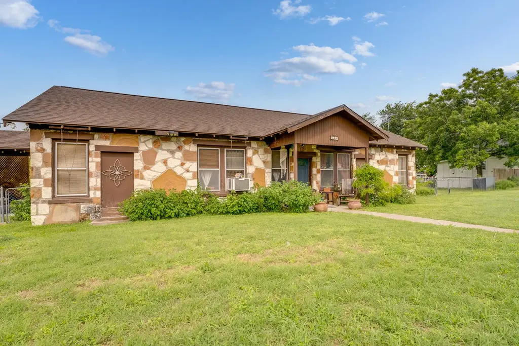 204 Brewster Avenue, Florence