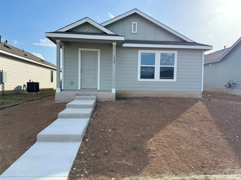 135 Jura Pass, Kyle