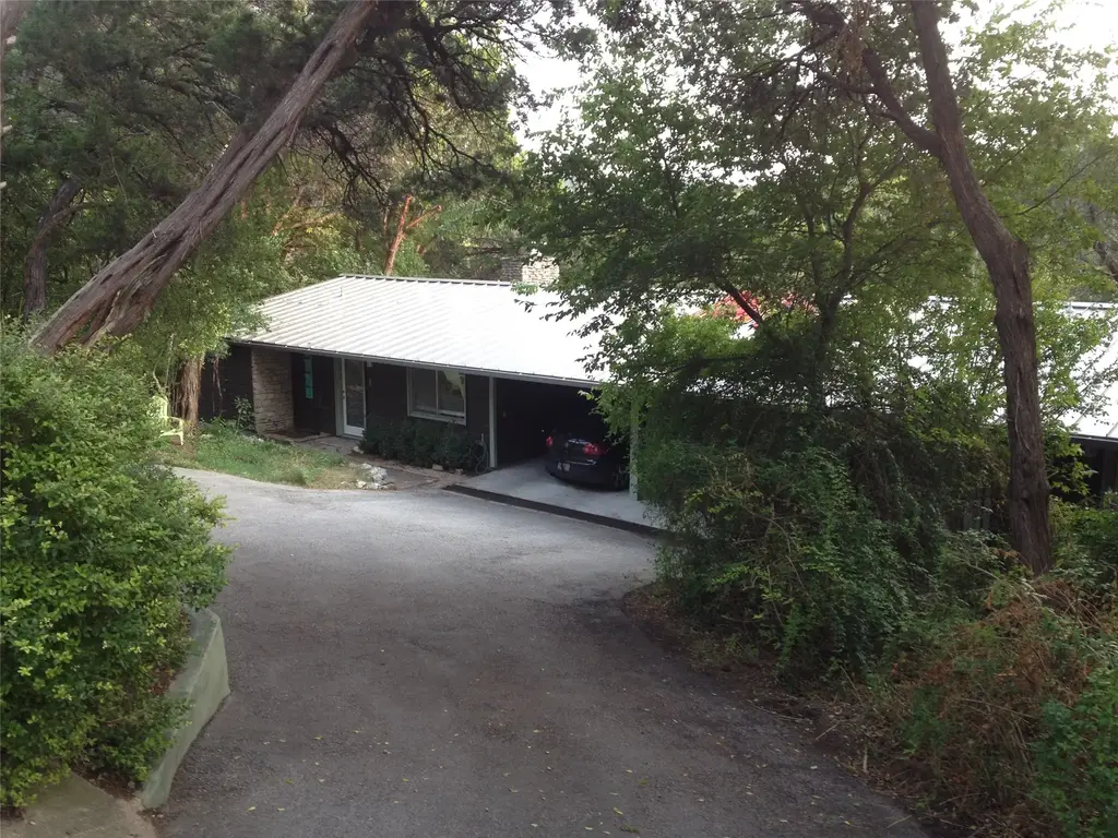 1202 Double Bend Back Road, West Lake Hills