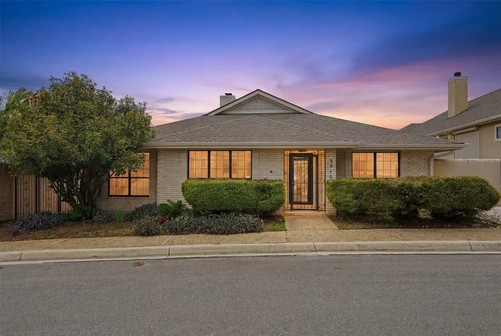 5910 Crescent Falls, Windcrest