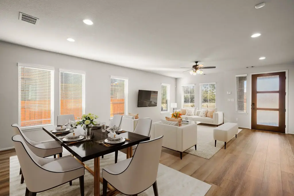 932 Azul Lagoon Drive 18, Leander