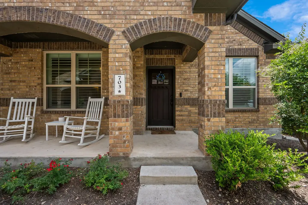 7220 Wyoming Springs Drive 703, Round Rock