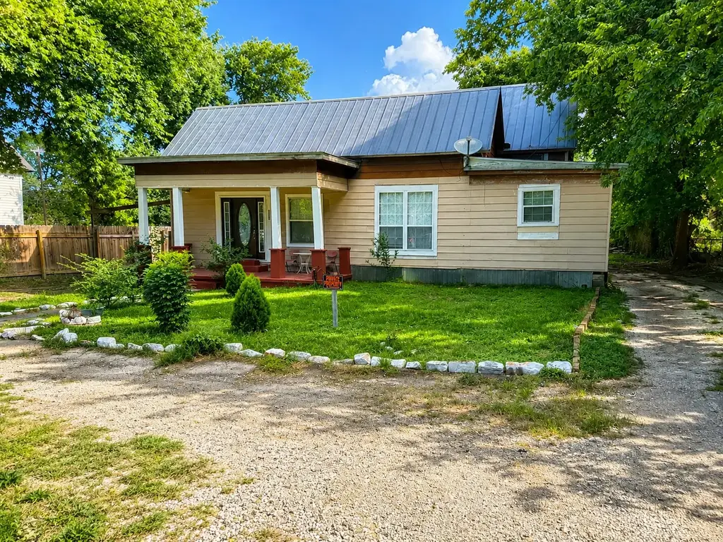 328 W Pietzsch Street, Bartlett