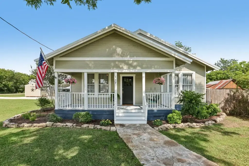 117 N Main Street, Paige