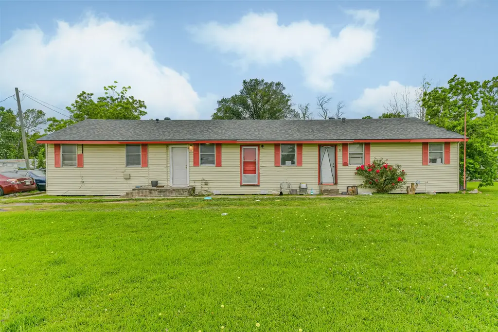 639 E St Charles Drive 1, Crosby