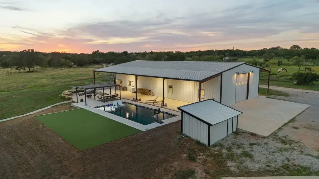 440 Flying X Road, Spicewood