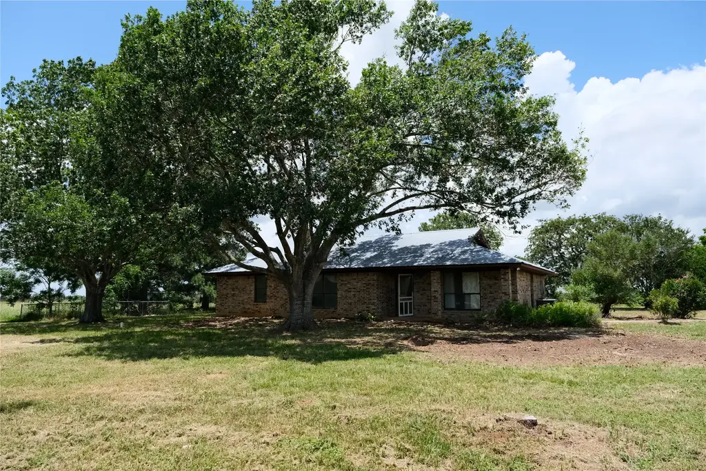 240 Mcacres Drive, McDade