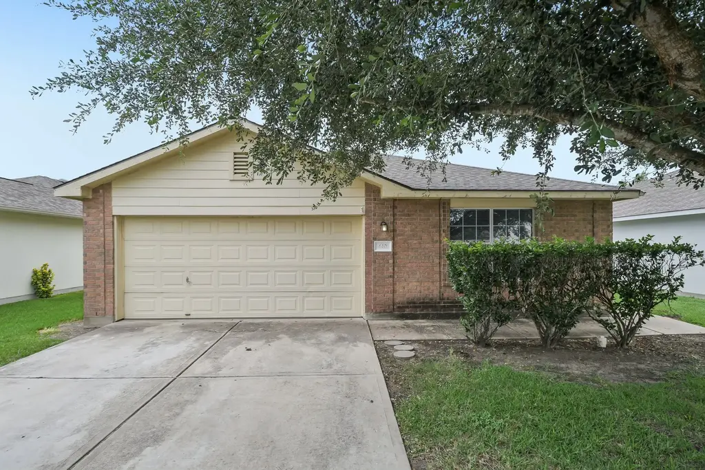 610 Lavaca Loop, Elgin