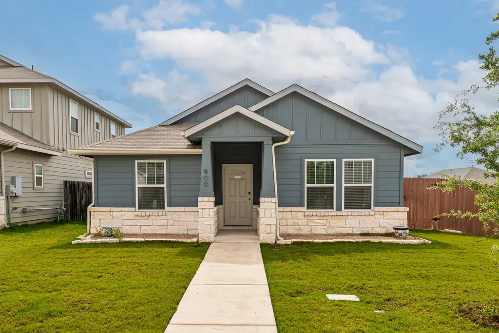 900 Main Street, Hutto