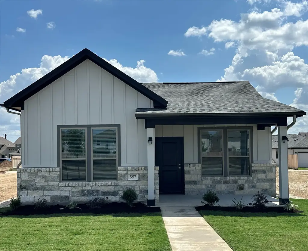 557 Porter Country Parkway, Buda