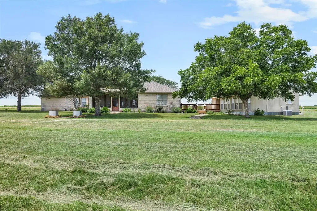 1542 County Road 451, Coupland