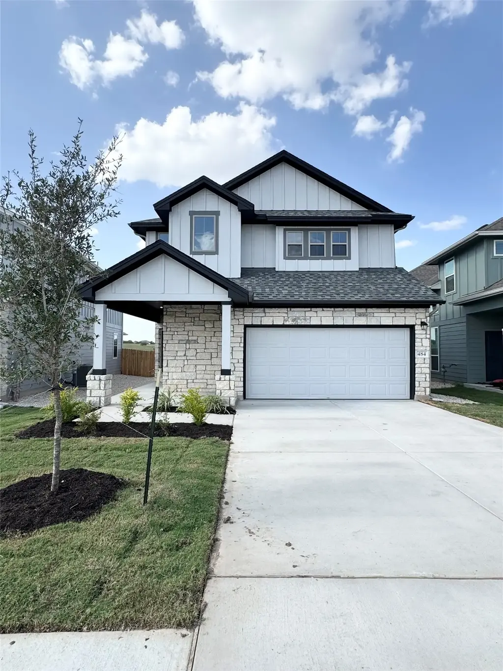 484 Young Street, Buda