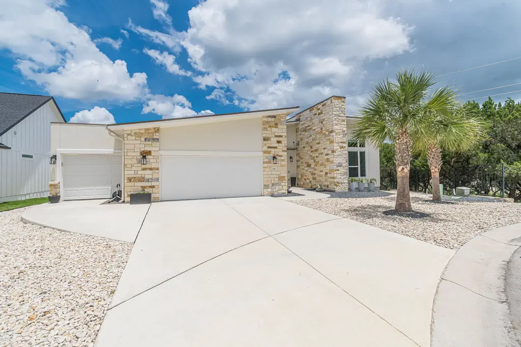 228 Cruising Oak Street, San Marcos
