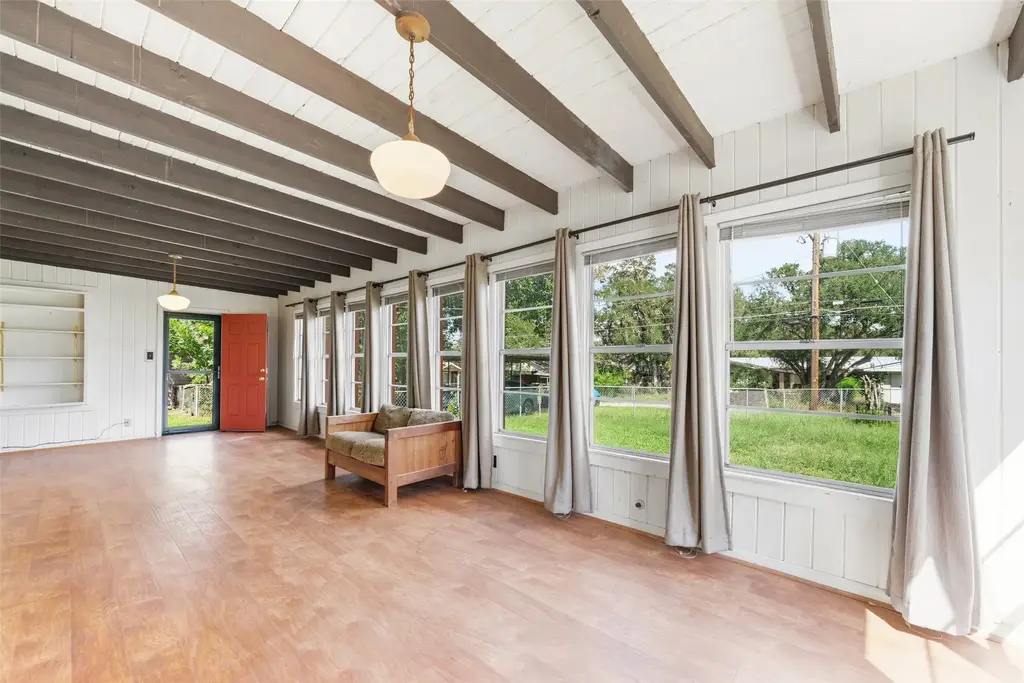 107 W Holland Street, San Marcos