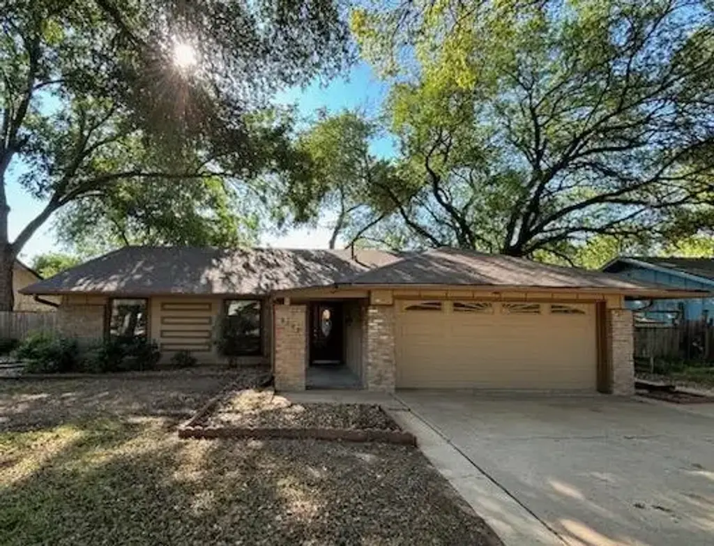 9207 Hunters Trace, Austin