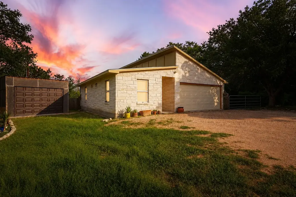 2705 Cory Lane, Spicewood