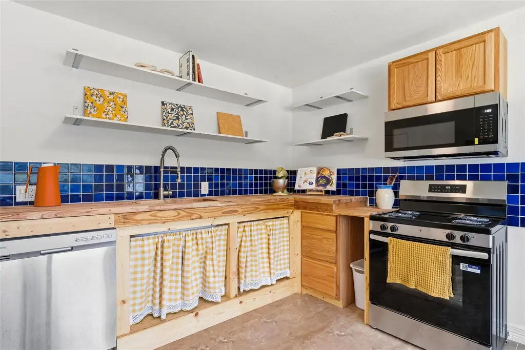 2011 Castle Gate Circle, San Marcos