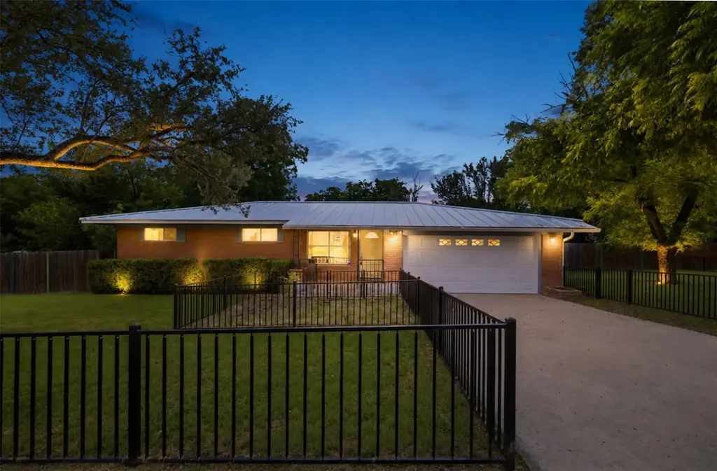 104 N Willis Street, Lampasas