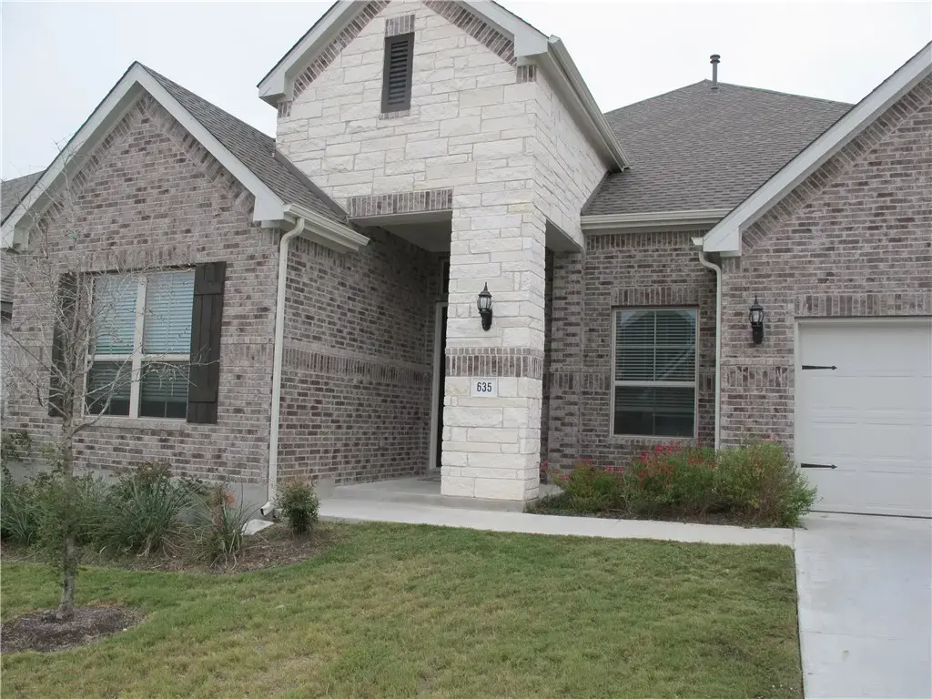 635 Spinnaker Loop, Kyle