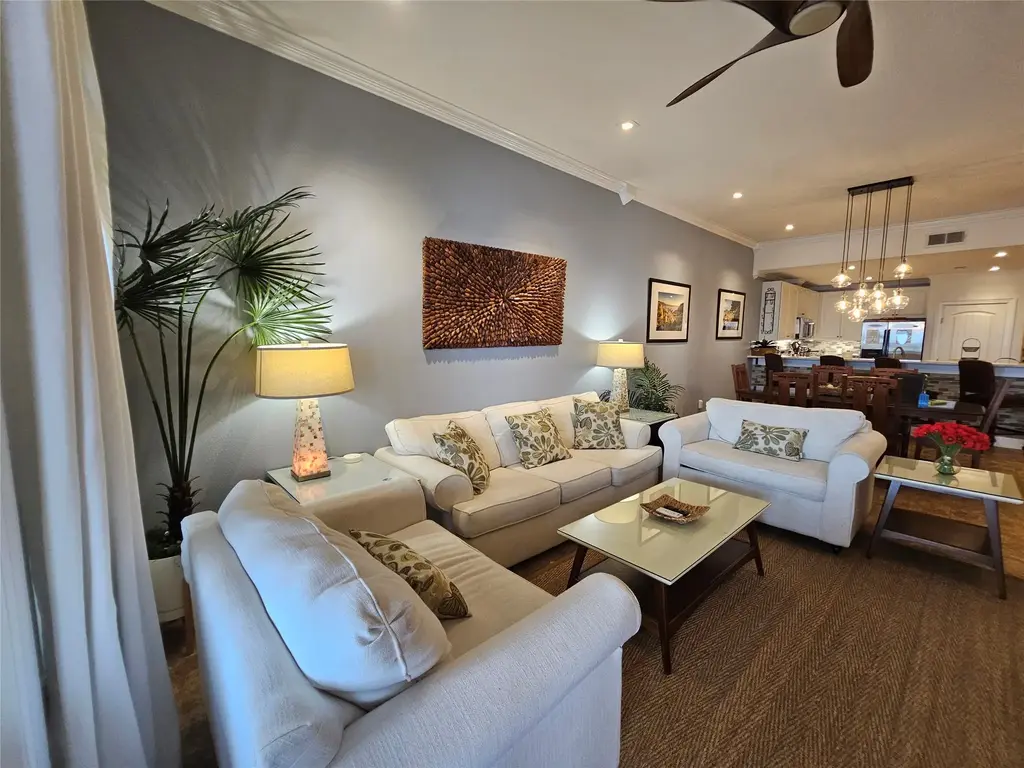 1001 The Cape Road 32, Horseshoe Bay