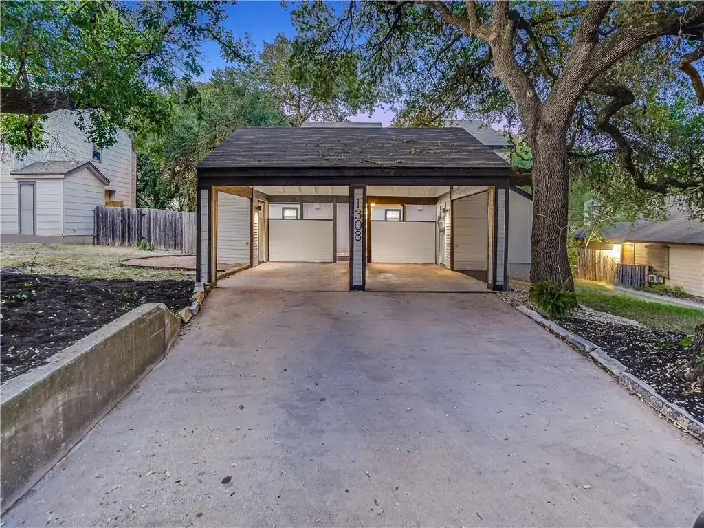 1308 Matthews Lane A, Austin
