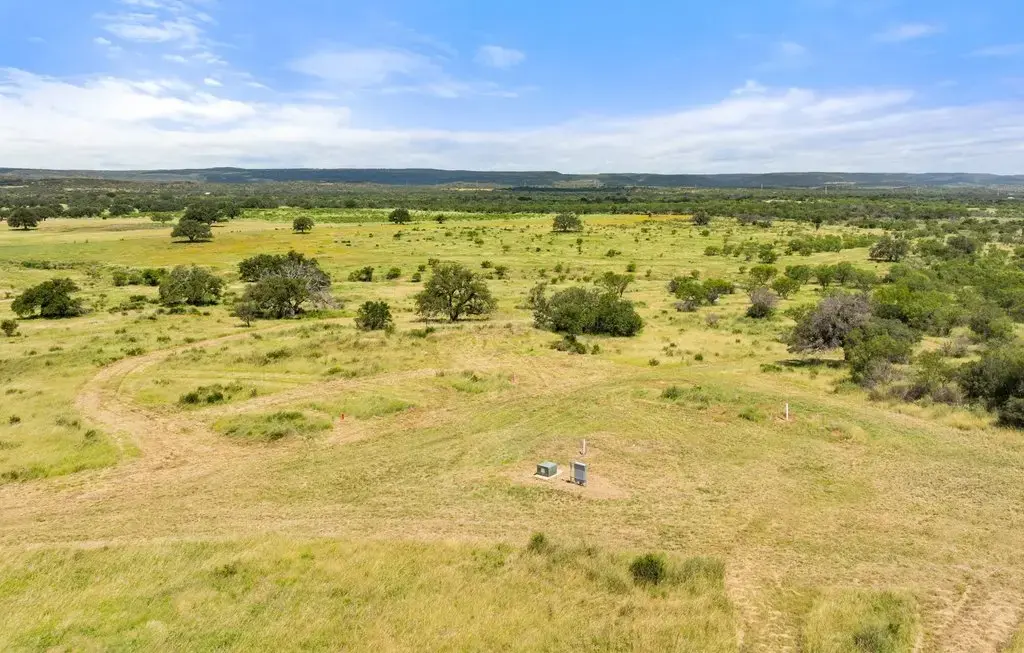 6878 Ranch Road 3347, Round Mountain
