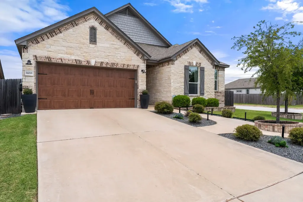 14001 James Garfield Street, Manor