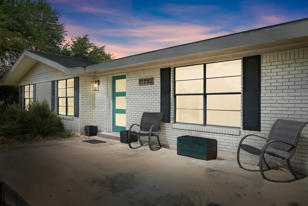 11702 Oak Trail, Austin