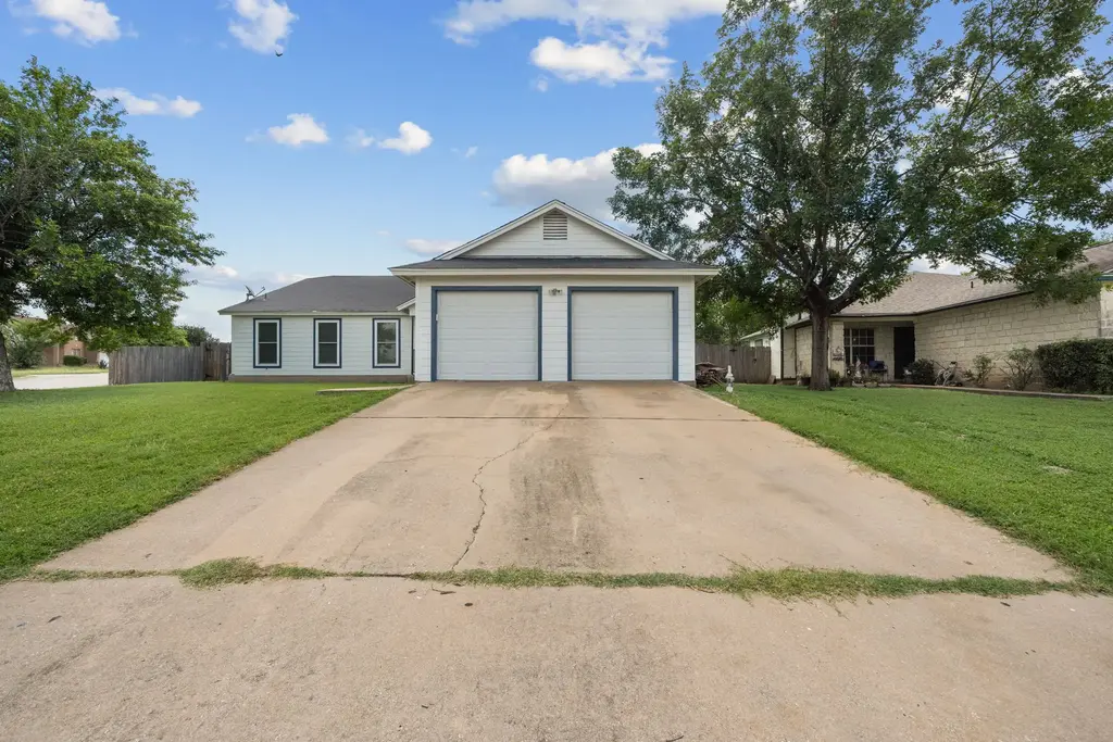 513 Texas Avenue, Round Rock